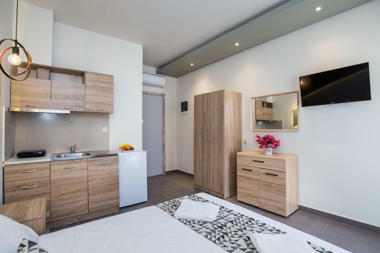 Studios & Apartments Elisabeta 利迈纳里亚 外观 照片