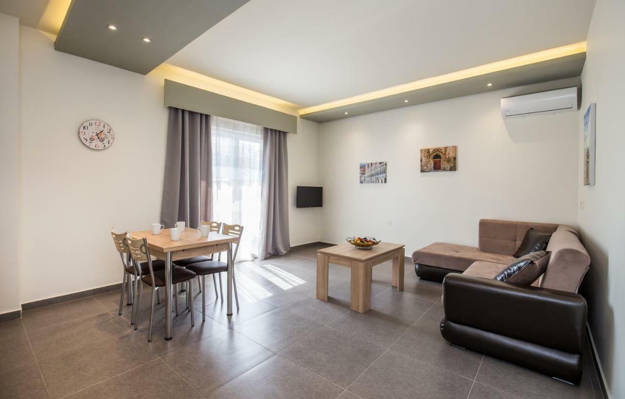 Studios & Apartments Elisabeta 利迈纳里亚 外观 照片
