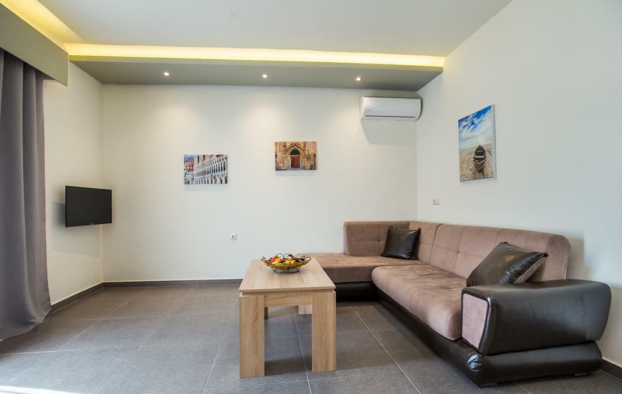 Studios & Apartments Elisabeta 利迈纳里亚 外观 照片