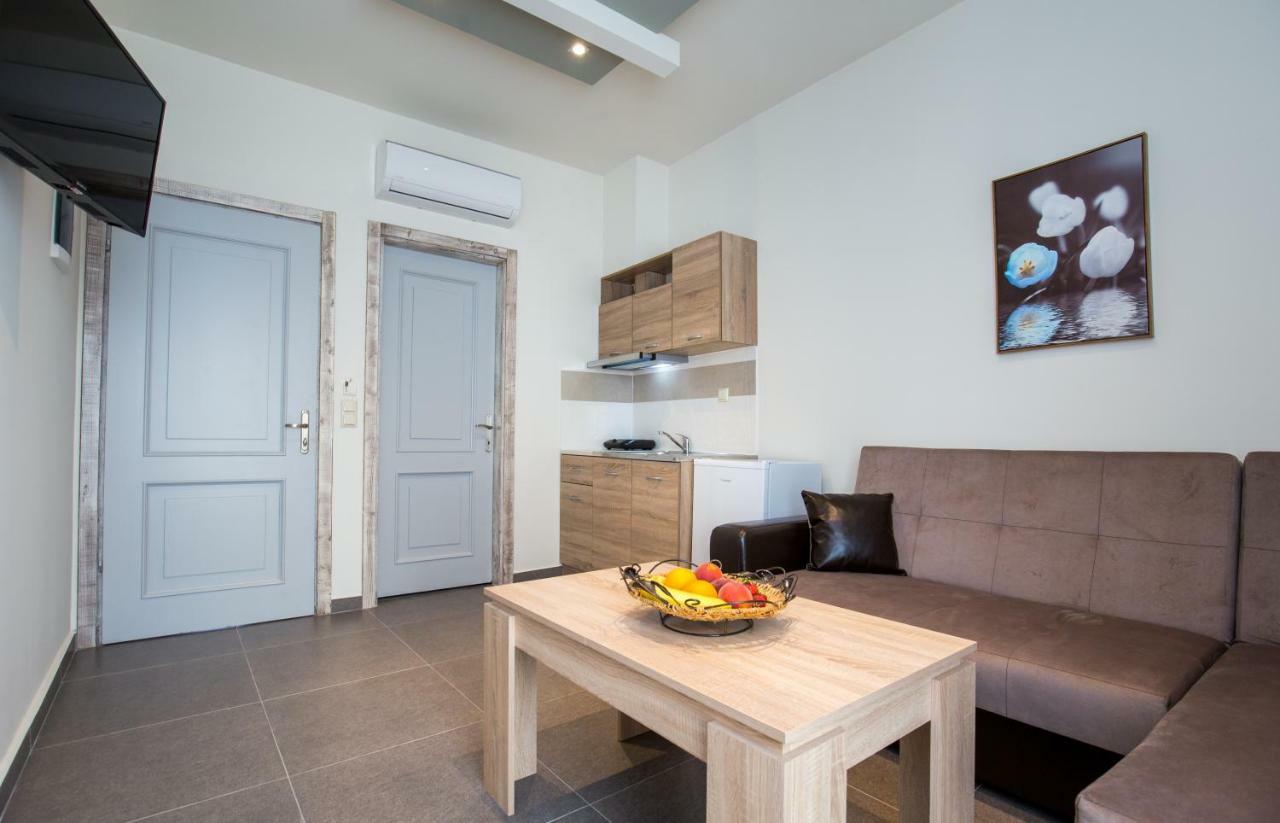 Studios & Apartments Elisabeta 利迈纳里亚 外观 照片