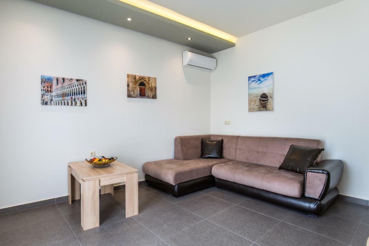 Studios & Apartments Elisabeta 利迈纳里亚 外观 照片