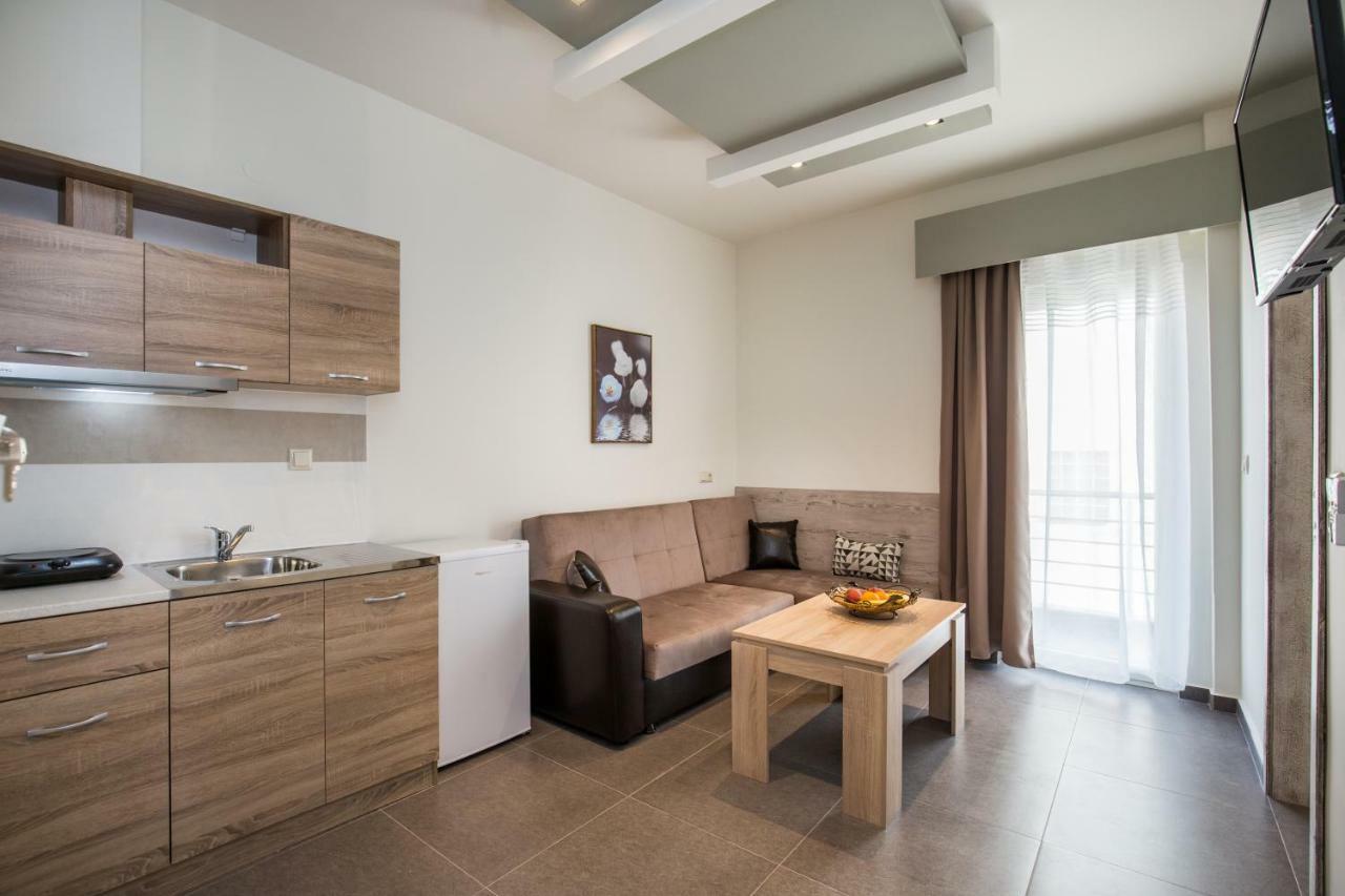 Studios & Apartments Elisabeta 利迈纳里亚 外观 照片