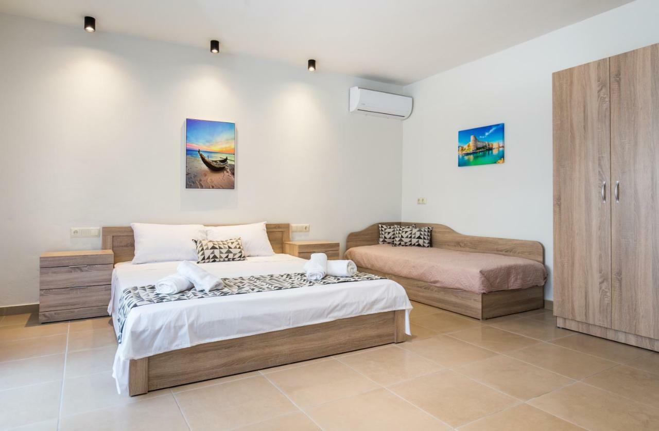 Studios & Apartments Elisabeta 利迈纳里亚 外观 照片